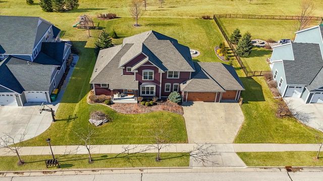 W79N417 Ridgeway LANE, Cedarburg, WI 53012