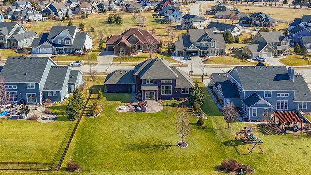 W79N417 Ridgeway LANE, Cedarburg, WI 53012