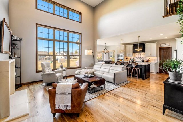 W79N417 Ridgeway LANE, Cedarburg, WI 53012