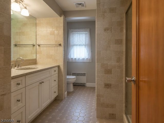 16 Jackson Avenue, Hackensack City, NJ 07606