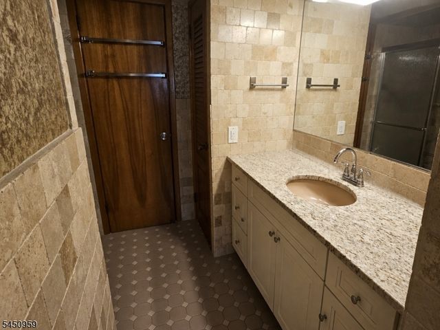 16 Jackson Avenue, Hackensack City, NJ 07606