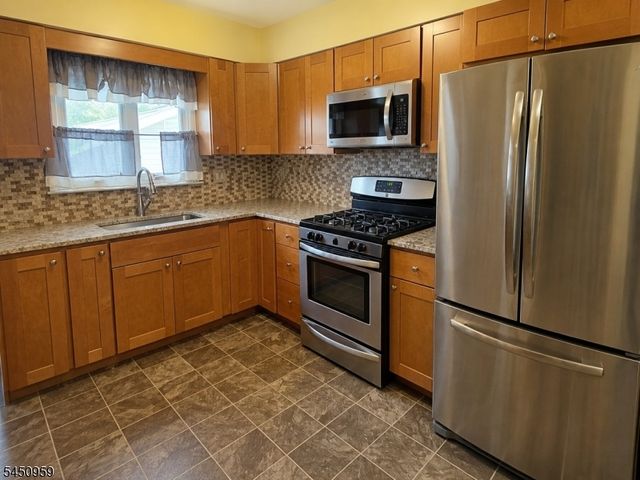 16 Jackson Avenue, Hackensack City, NJ 07606