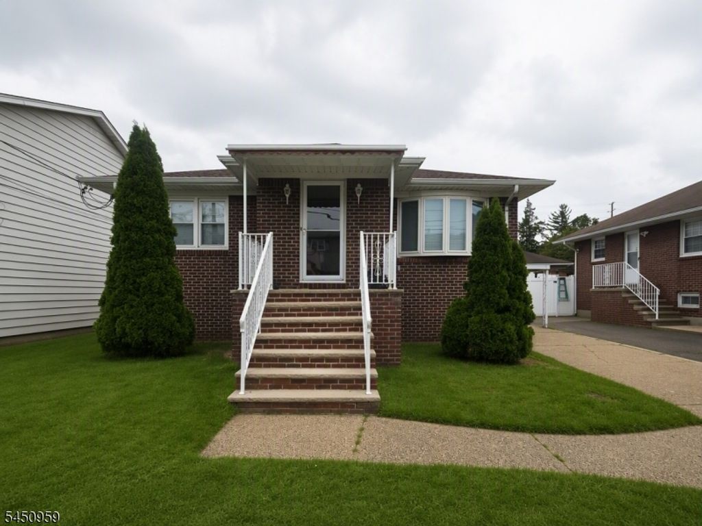 16 Jackson Avenue, Hackensack City, NJ 07606