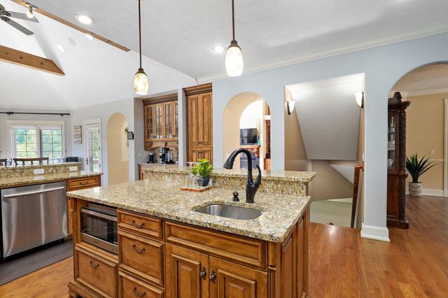 5909 S Brightwater Trail, Springfield, MO 65810