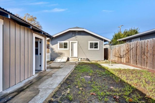 367 College Street, Hollister, CA 95023