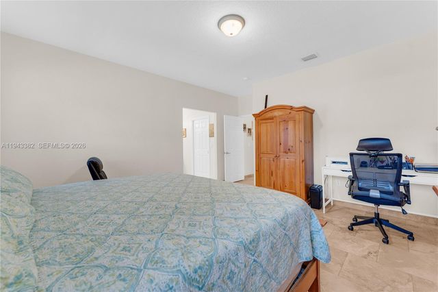 9125 NW 172nd Ter, Hialeah, FL 33018