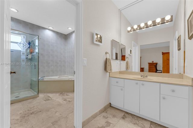 9125 NW 172nd Ter, Hialeah, FL 33018