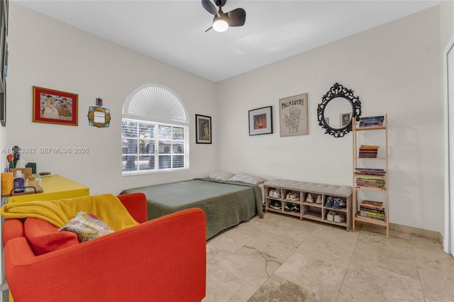 9125 NW 172nd Ter, Hialeah, FL 33018