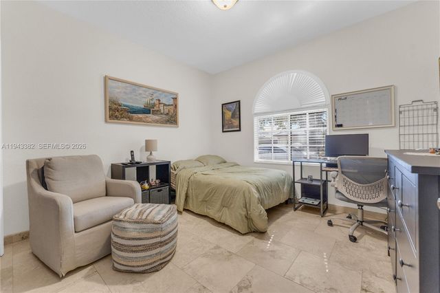 9125 NW 172nd Ter, Hialeah, FL 33018