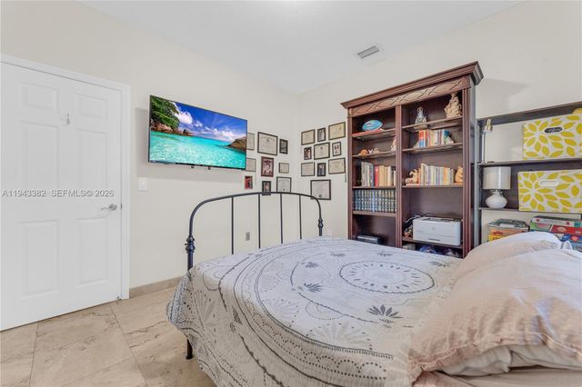 9125 NW 172nd Ter, Hialeah, FL 33018