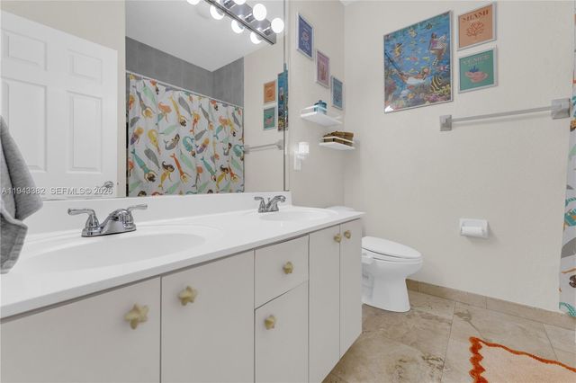 9125 NW 172nd Ter, Hialeah, FL 33018