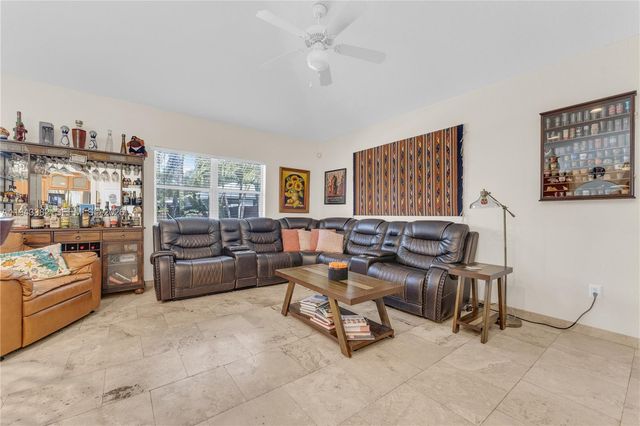 9125 NW 172nd Ter, Hialeah, FL 33018