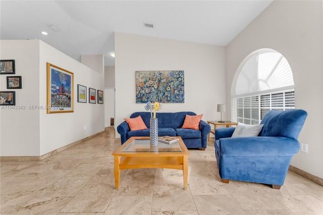 9125 NW 172nd Ter, Hialeah, FL 33018