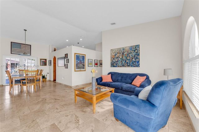 9125 NW 172nd Ter, Hialeah, FL 33018