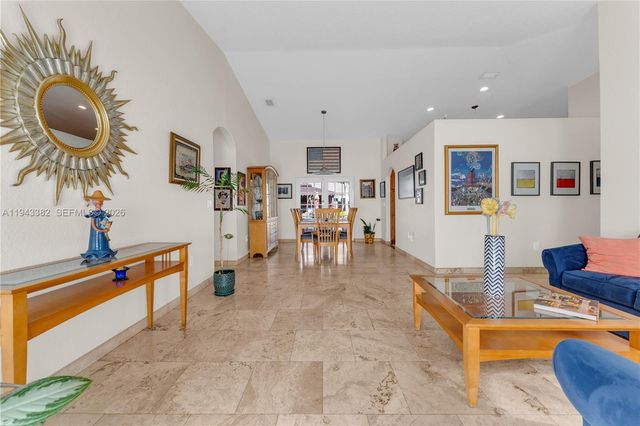 9125 NW 172nd Ter, Hialeah, FL 33018