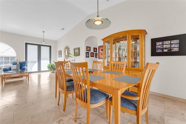 9125 NW 172nd Ter, Hialeah, FL 33018