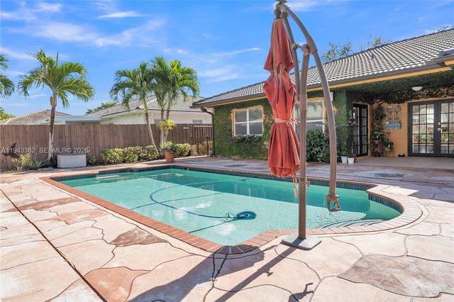 9125 NW 172nd Ter, Hialeah, FL 33018