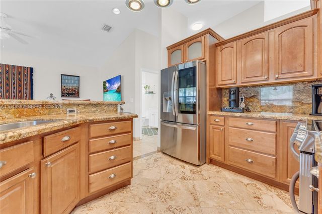 9125 NW 172nd Ter, Hialeah, FL 33018