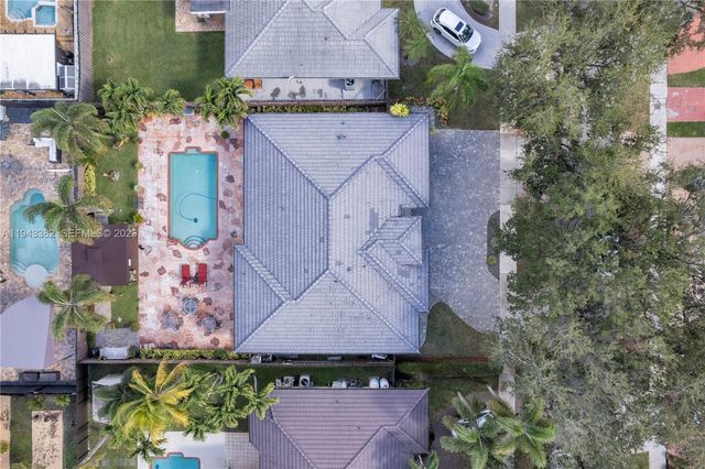 9125 NW 172nd Ter, Hialeah, FL 33018