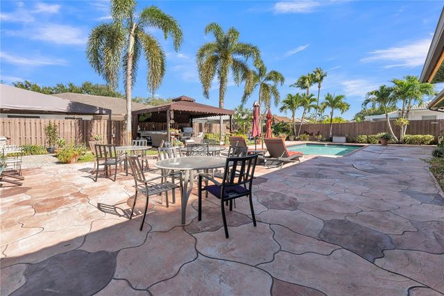 9125 NW 172nd Ter, Hialeah, FL 33018