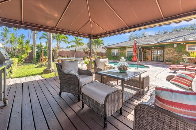 9125 NW 172nd Ter, Hialeah, FL 33018