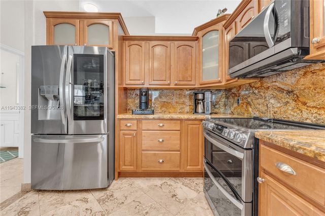 9125 NW 172nd Ter, Hialeah, FL 33018