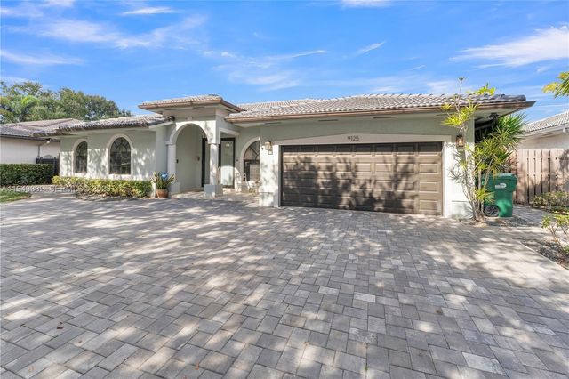 9125 NW 172nd Ter, Hialeah, FL 33018