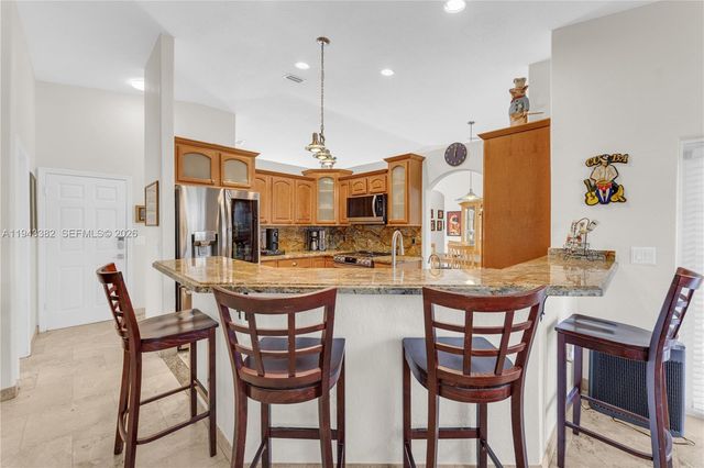 9125 NW 172nd Ter, Hialeah, FL 33018