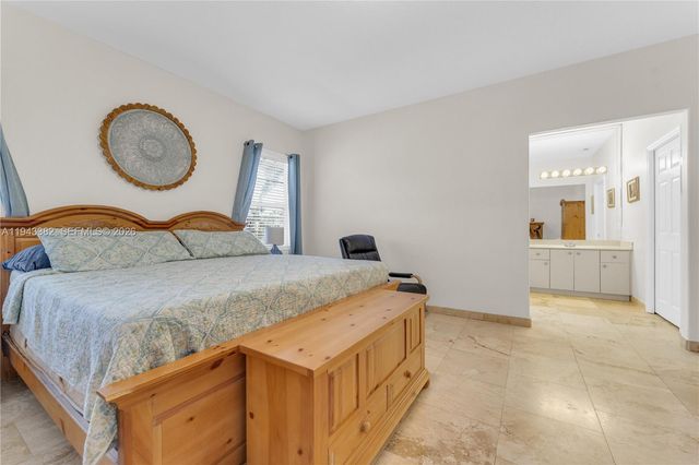 9125 NW 172nd Ter, Hialeah, FL 33018