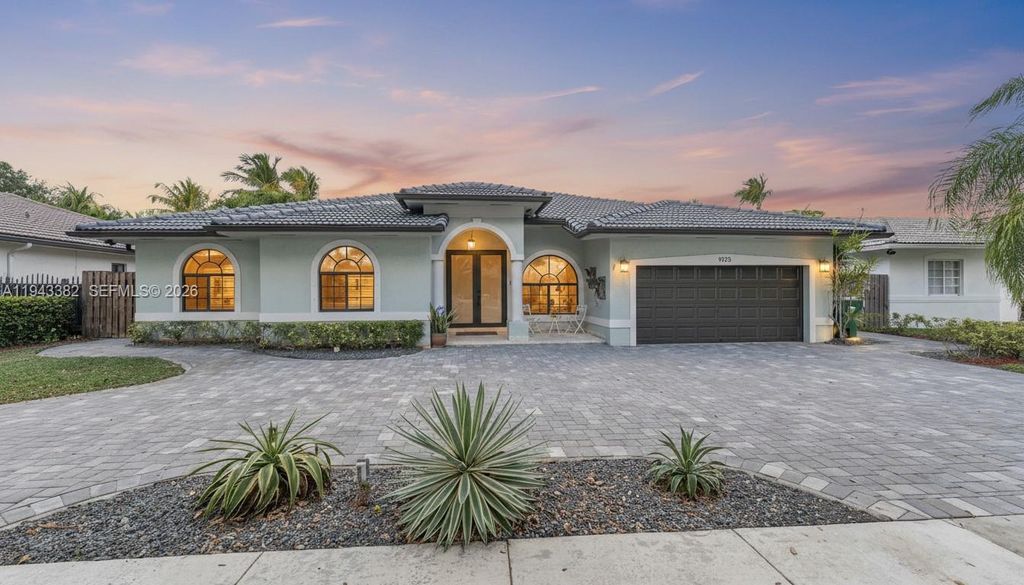 9125 NW 172nd Ter, Hialeah, FL 33018