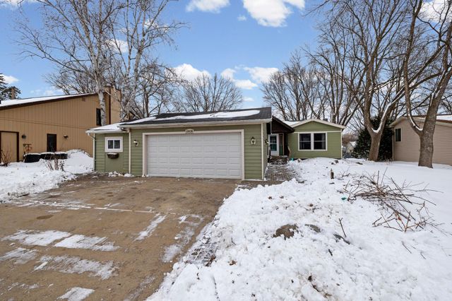 110136 Stanford Circle, Chaska, MN 55318