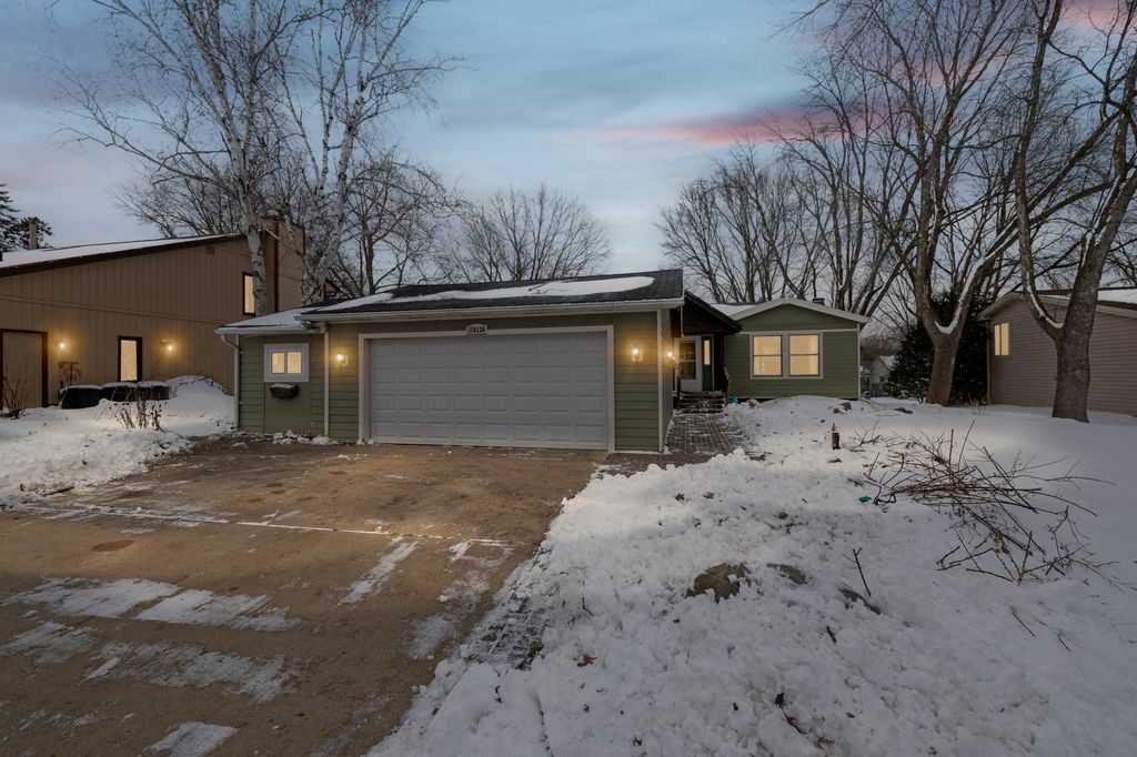110136 Stanford Circle, Chaska, MN 55318