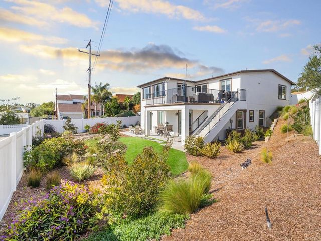 1858 Avocado Rd, Oceanside, CA 92054