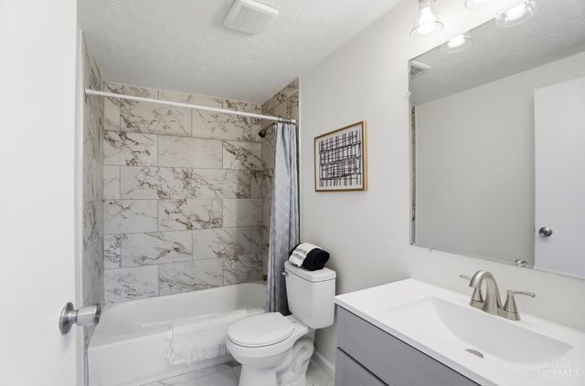 2458 Mustang Drive, Cincinnati, OH 45211