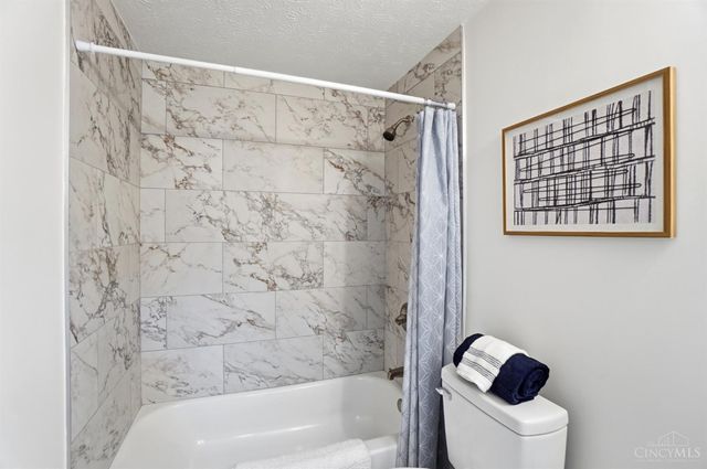 2458 Mustang Drive, Cincinnati, OH 45211