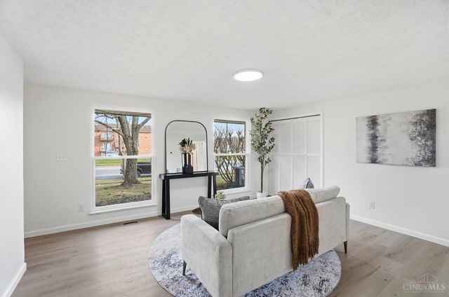 2458 Mustang Drive, Cincinnati, OH 45211