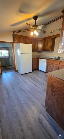 606 Oak Street, Wamego, KS 66547