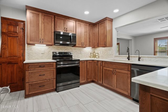 4279 BOY SCOUT Lane, El Paso, TX 79922