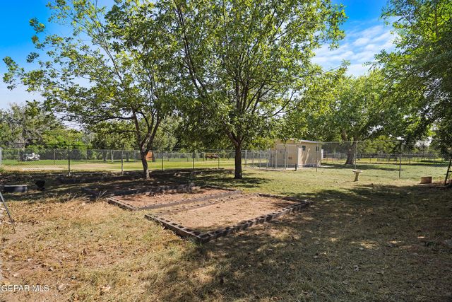 4279 BOY SCOUT Lane, El Paso, TX 79922