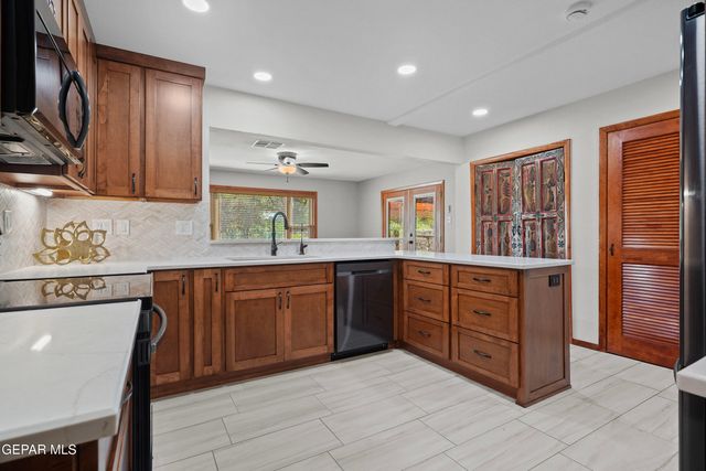 4279 BOY SCOUT Lane, El Paso, TX 79922