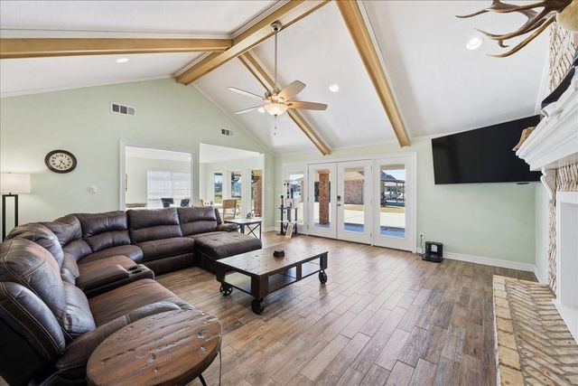 510 Country Lane, Bridge City, TX 77611