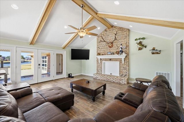 510 Country Lane, Bridge City, TX 77611