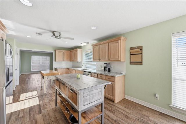 510 Country Lane, Bridge City, TX 77611