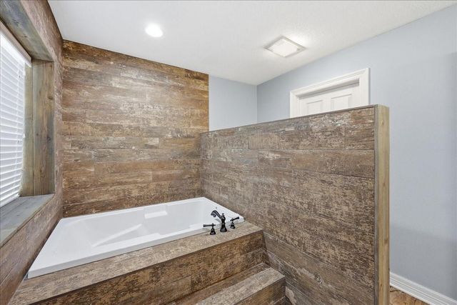 510 Country Lane, Bridge City, TX 77611