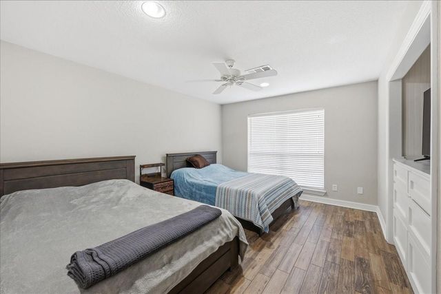 510 Country Lane, Bridge City, TX 77611