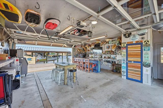 510 Country Lane, Bridge City, TX 77611