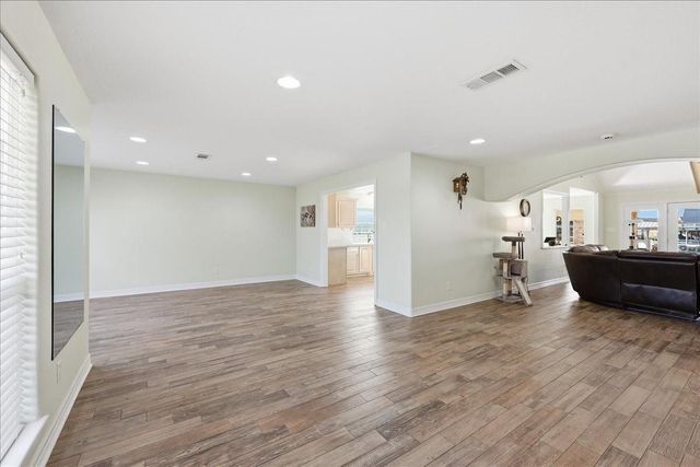 510 Country Lane, Bridge City, TX 77611