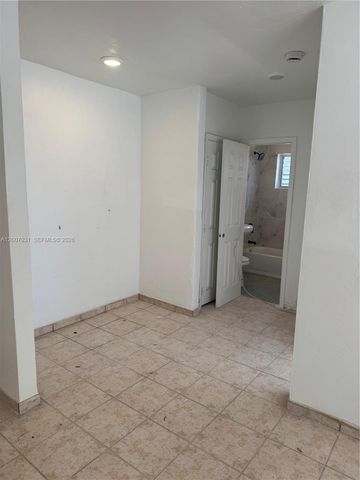 7300 Harding Ave 21, Miami Beach, FL 33141