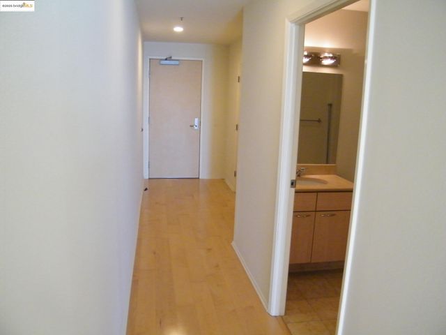 1 Lakeside 1006, Oakland, CA 94612