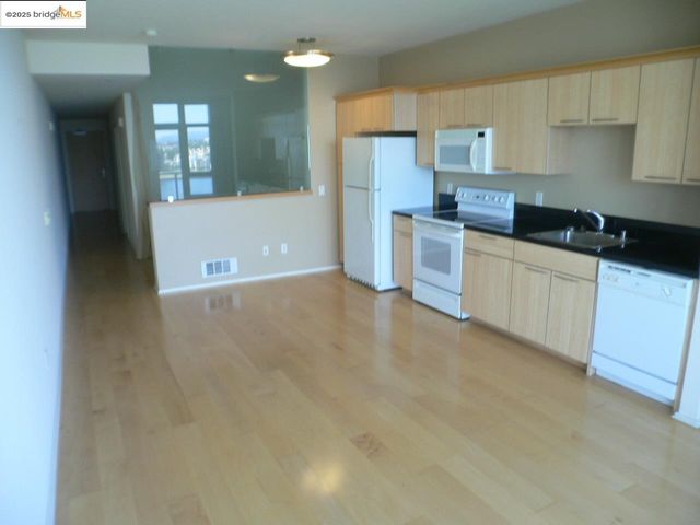 1 Lakeside 1006, Oakland, CA 94612